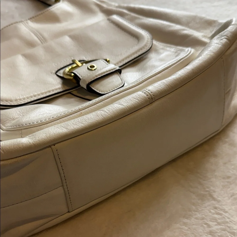 Coach Campbell Triple Entry Pebbled Leather Hobo – Style F24868 in Cream/Ivory